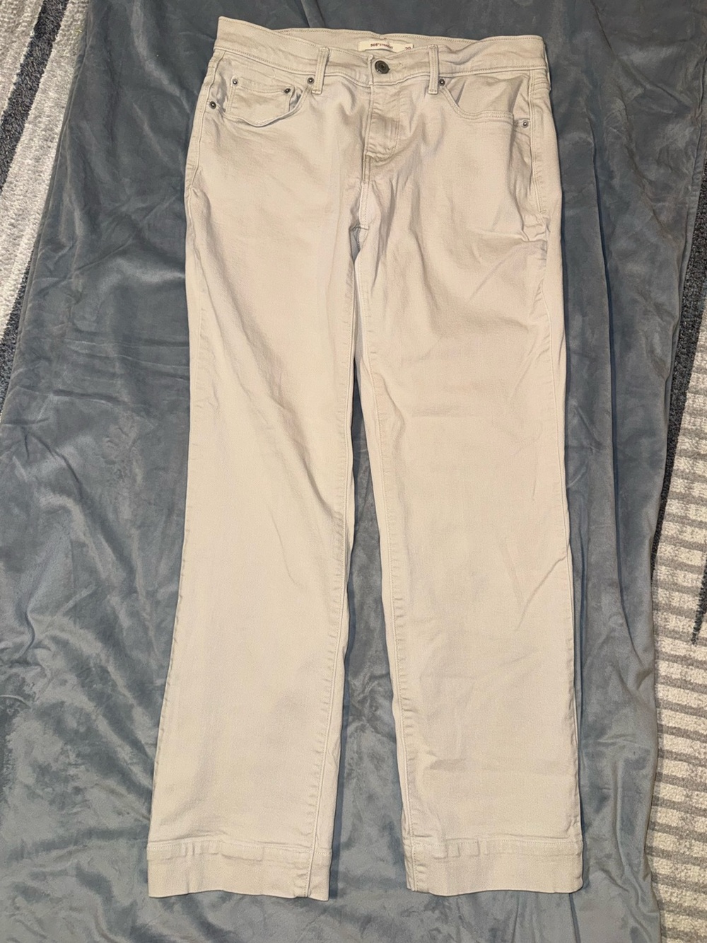 Levi's Women's 505 Straight Leg Jeans in Light Beige, size 29